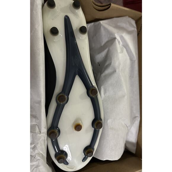 Umbro Tocco ll Pro Fg Soccer Cleat's Black White Saffron Mens Size 11.5 - Picture 8 of 8